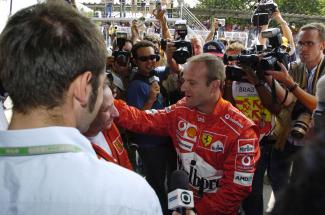 Vorschau
006_barrichello_pole.jpg