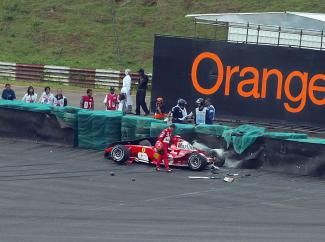 Vorschau
027_schumi_crash.jpg