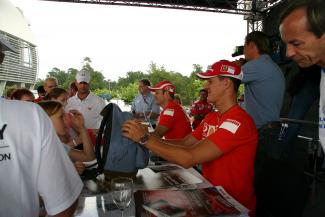 Vorschau
139_AF_Schumacher_Barrichello.jpg