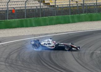 Vorschau
143_AF_Montoya_Crash.jpg