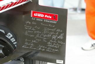 Vorschau
052_autographs_Ferrari.jpg