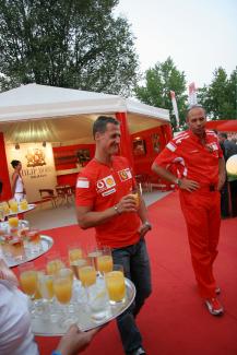 Vorschau
137_FerrariParty.jpg