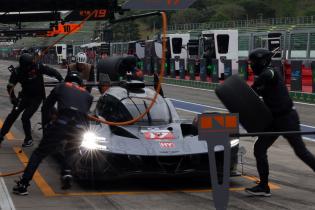 Luis Felipe Derani (BRA) Andre Lotterer (GER) Mathys JAUBERT (FRA) Genesis GMR-001-Hypercar #17 beim Boxenstop, Testtag, FIA Langetsrecken- Weltmeisterschaft WEC , Autodromo Enzo e Dino Ferrari, Imola, Italien, 14.04.2026, Sportwagen, Genesis Magma Racing
2G5A4385Kopie.jpg