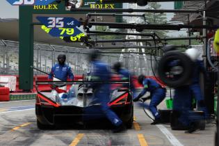 António FÉLIX DA COSTA (POR) Charles MILESI (FRA) Ferdinand HABSBURG (AUT) Alpine A424 HY #35 beim Boxenstop, wo Mechaniker zum Reifenwechsel durchs Bild wischen, Testtag, FIA Langetsrecken- Weltmeisterschaft WEC , Autodromo Enzo e Dino Ferrari, Imola, Italien, 12.04.2026, Sportwagen,
2G5A4454Kopie.jpg