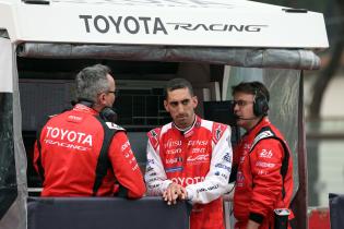 Sébastien BUEMI (SUI) Toyota GR010 Hybrid #8 mit zwei Ingenieuren am Toyota Gazoo Racing Kommandostand, Testtag, FIA Langetsrecken- Weltmeisterschaft WEC , Autodromo Enzo e Dino ferrari, Imola, Italien, 14.04.2026, Sportwagen,
2G5A5256Kopie.jpg