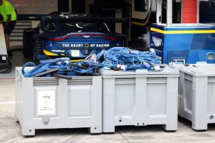 Kisten mit Kabeln vor der Astin Martin GT Garagen, Aufbautag, FIA Langetsrecken- Weltmeisterschaft WEC , Autodromo Enzo e Dino ferrari, Imola, Italien, 12.04.2026, Sportwagen, Logisitk, Transport
2G5A6846Kopie.jpg