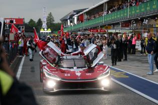 Sébastien BUEMI (SUI) Brendon HARTLEY (NZL) Ryo HIRAKAWA (JPN) Toyota TR010 Hybrid HY #8 die Sieger der 6 Stunden von Imola auf dem Weg durch die Boxengasse zum Parc ferme, Rennen, FIA Langetsrecken- Weltmeisterschaft WEC , Autodromo Enzo e Dino Ferrari, Imola, Italien, 18.04.2026, Sportwagen
2G5A8143Kopie.jpg