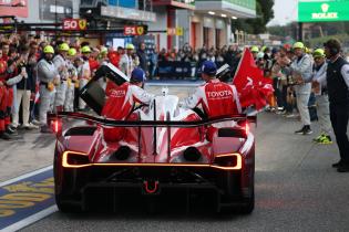 Sébastien BUEMI (SUI) Brendon HARTLEY (NZL) Ryo HIRAKAWA (JPN) Toyota TR010 Hybrid HY #8 die Sieger durch die Boxengasse auf dem Weg zum Parc ferme, Rennen, FIA Langetsrecken- Weltmeisterschaft WEC , Autodromo Enzo e Dino Ferrari, Imola, Italien, 18.04.2026, Sportwagen, & Stunden von Imola
2G5A8170Kopie.jpg