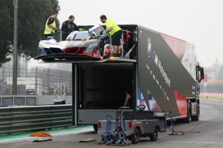 Mehrere Teamglieder laden den BMW M Hybrid V8 #15 von Kevin MAGNUSSEN (DEN) Raffaele MARCIELLO (SUI) Dries Vanthoor (BEL) aus dem BMW M Team WRT Truck aus, Start- Zielgerade, Aufbautag, FIA Langetsrecken- Weltmeisterschaft WEC , Autodromo Enzo e Dino Ferrari, Imola, Italien, 12.04.2026, Sportwagen, Logistik, Transport
2G5A8439Kopie.jpg