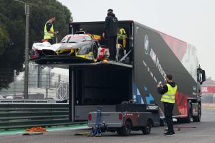 Mehrere Teamglieder laden den BMW M Hybrid V8 #20 von Robin Frijns (NED), Rene Rast (GER), Sheldon van der Linde (RSA) aus dem BMW M Team WRT Truck aus, Start- Zielgerade, Aufbautag, FIA Langetsrecken- Weltmeisterschaft WEC , Autodromo Enzo e Dino Ferrari, Imola, Italien, 12.04.2026, Sportwagen, Logistik, Transport
2G5A8610Kopie.jpg