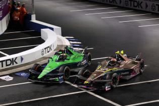 Sebastian Buemi (SUI) Envisión lässt Pepe Marti (ESP) Cupra- Kiro beim überholen keinen Platz und drängt ihn in die Streckenbegrenzung, Rennen 2, FIA Formel E Weltmeisterschaft, Saison 12, Tokio E- Prix, 26.07.2026,
3N2A0272Kopie.jpg Sebastian Buemi (SUI) Envisión lässt Pepe Marti (ESP) Cupra- Kiro beim überholen keinen Platz und drängt ihn in die Streckenbegrenzung, Rennen 2, FIA Formel E Weltmeisterschaft, Saison 12, Tokio E- Prix, 26.07.2026,
3N2A0272Kopie.jpg