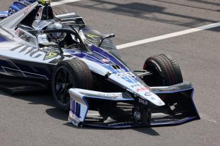 Felipe Drugovich (BRA) Andretti steht nach seinem Unfall mit seinem beschädigten Gen3 Evo Rennwagen auf der Strecke Strecke, FIA Formel E Weltmeisterschaft, Saison 12, Tokio E- Prix, 25.07.2026, 2. freies Training, Rote Flagge.
3N2A0280Kopie.jpg Felipe Drugovich (BRA) Andretti steht nach seinem Unfall mit seinem beschädigten Gen3 Evo Rennwagen auf der Strecke Strecke, FIA Formel E Weltmeisterschaft, Saison 12, Tokio E- Prix, 25.07.2026, 2. freies Training, Rote Flagge.
3N2A0280Kopie.jpg