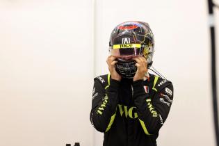 Jake Dennis (GBR) Andretti setzt vor dem Rennen 1 den Helm auf, FIA Formel E Weltmeisterschaft, Saison 12, London E- Prix, 15.08.2026, Excel Exibition Centre
3N2A1507Kopie.jpg Jake Dennis (GBR) Andretti setzt vor dem Rennen 1 den Helm auf, FIA Formel E Weltmeisterschaft, Saison 12, London E- Prix, 15.08.2026, Excel Exibition Centre
3N2A1507Kopie.jpg