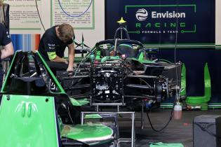Aufgebockter teilweise zerlgeter Gen3 Evo Envision Rennwagen in der Box , FIA Formel E Weltmeisterschaft, Saison 12, London E- Prix, 13.08.2026, Vorbereitung
3N2A1655Kopie.jpg Aufgebockter teilweise zerlgeter Gen3 Evo Envision Rennwagen in der Box , FIA Formel E Weltmeisterschaft, Saison 12, London E- Prix, 13.08.2026, Vorbereitung
3N2A1655Kopie.jpg