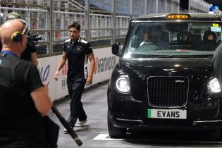 Mitch Evans (NZL) Jaguar steigt aus einem Londoner Taxi während eines Vidoedrehs auf der Start- Zielgeraden, FIA Formel E Weltmeisterschaft, Saison 12, London E- Prix, 13.08.2026,
3N2A2972Kopie.jpg Mitch Evans (NZL) Jaguar steigt aus einem Londoner Taxi während eines Vidoedrehs auf der Start- Zielgeraden, FIA Formel E Weltmeisterschaft, Saison 12, London E- Prix, 13.08.2026,
3N2A2972Kopie.jpg