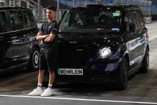 Pascal Wehrlein (GER) Porsche vor einem Londoner Taxi für einen Videodreh, FIA Formel E Weltmeisterschaft, Saison 12, London E- Prix, 13.08.2026, Kampf um die Meisterschaft
3N2A3080Kopie.jpg Pascal Wehrlein (GER) Porsche vor einem Londoner Taxi für einen Videodreh, FIA Formel E Weltmeisterschaft, Saison 12, London E- Prix, 13.08.2026, Kampf um die Meisterschaft
3N2A3080Kopie.jpg