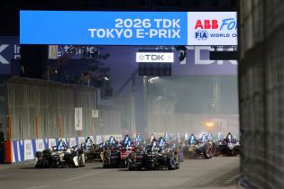 Jake Dennis (GBR) Andretti führt nach dem Start das FE Fahrerfeld an, FIA Formel E Weltmeisterschaft, Saison 12, Tokio E- Prix, 25.07.2026,
3N2A3527Kopie.jpg