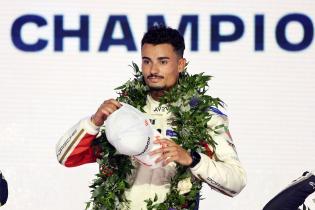 Sieger Pascal Wehrlein (GER) Porsche #94 in Jubelpose auf dem Podium, Rennen 1, FIA Formel E Weltmeisterschaft, Saison 12, London E- Prix, 15.08.2026, Excel Exibition Centre,
3N2A3718Kopie.jpg