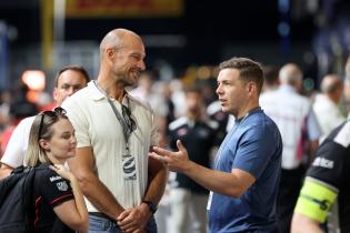 Aksel Lund Svindal (NOR) ehemaliger Skirennläufer im Gespräch mit Thomas Weirather (AUT) Leitender Manager WWP Group in der Boxengasse, FIA Formel E Weltmeisterschaft, Saison 12, London E- Prix, 14.08.2026,
3N2A4090Kopie.jpg