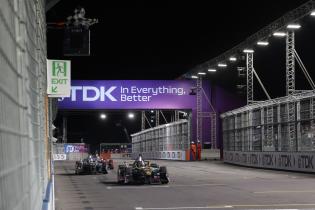 Sieger Dan Ticktum (GBR) Cupra- Kiro vor Jake Dennis (GBR) Andretti und Nick Cassidy (NZL) Citroen, Rennen, FIA Formel E Weltmeisterschaft, Saison 12, Tokio E- Prix, 25.07.2026,
3N2A4531Kopie.jpg Sieger Dan Ticktum (GBR) Cupra- Kiro vor Jake Dennis (GBR) Andretti und Nick Cassidy (NZL) Citroen, Rennen, FIA Formel E Weltmeisterschaft, Saison 12, Tokio E- Prix, 25.07.2026,
3N2A4531Kopie.jpg