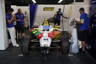 Lucas di Grassis an der Front beschädigter Lola- Yamaha in der box , Rennen 1, FIA Formel E Weltmeisterschaft, Saison 12, London E- Prix, 15.08.2026, Excel Exibition Centre
3N2A4605Kopie.jpg Lucas di Grassis an der Front beschädigter Lola- Yamaha in der box , Rennen 1, FIA Formel E Weltmeisterschaft, Saison 12, London E- Prix, 15.08.2026, Excel Exibition Centre
3N2A4605Kopie.jpg