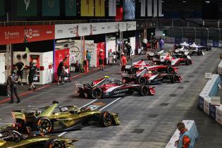 Mehrere verschiedene Gen3 Evo Rennfahrzeuge bei der Ausfahrt aus den Boxen zum 1. freies Training, FIA Formel E Weltmeisterschaft, Saison 12, London E- Prix, 14.08.2026, Nissan, DS Penske, Mahindra, Jaguar
3N2A5345Kopie.jpg Mehrere verschiedene Gen3 Evo Rennfahrzeuge bei der Ausfahrt aus den Boxen zum 1. freies Training, FIA Formel E Weltmeisterschaft, Saison 12, London E- Prix, 14.08.2026, Nissan, DS Penske, Mahindra, Jaguar
3N2A5345Kopie.jpg