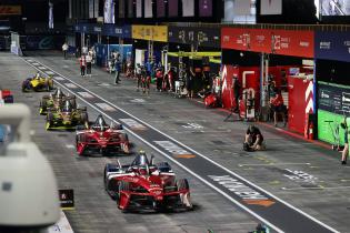 Jean- Eric Vergne (FRA) und Teamkollegen Nick Cassidy (NZL) beide Citreon bei der Ausfahrt aus den Boxengasse zum 1. freies Training, FIA Formel E Weltmeisterschaft, Saison 12, London E- Prix, 14.08.2026, Cupra- Kiro, Lola- Yamaha, Excel Exibition Centre
3N2A5370Kopie.jpg Jean- Eric Vergne (FRA) und Teamkollegen Nick Cassidy (NZL) beide Citreon bei der Ausfahrt aus den Boxengasse zum 1. freies Training, FIA Formel E Weltmeisterschaft, Saison 12, London E- Prix, 14.08.2026, Cupra- Kiro, Lola- Yamaha, Excel Exibition Centre
3N2A5370Kopie.jpg