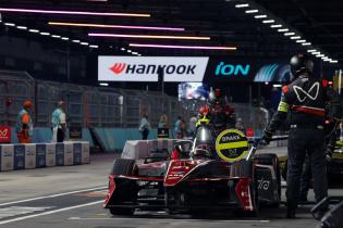 Nyck de Vries (NED) Mahinrda beim Schnelladestop im 1. freies Training, FIA Formel E Weltmeisterschaft, Saison 12, London E- Prix, 14.08.2026,
3N2A5592Kopie.jpg Nyck de Vries (NED) Mahinrda beim Schnelladestop im 1. freies Training, FIA Formel E Weltmeisterschaft, Saison 12, London E- Prix, 14.08.2026,
3N2A5592Kopie.jpg
