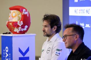 Tommaso Volpe (ITA) Teamchef und Roger Griffiths (GBR) Teamchef Andretti FE bei der Pressekonferenz zur gemeinsamen Zusammenarbeit ab Saison 13 2027-28, FIA Formel E Weltmeisterschaft, Saison 12, Tokio E- Prix, 24.07.2026,
3N2A5742Kopie.jpg Tommaso Volpe (ITA) Teamchef und Roger Griffiths (GBR) Teamchef Andretti FE bei der Pressekonferenz zur gemeinsamen Zusammenarbeit ab Saison 13 2027-28, FIA Formel E Weltmeisterschaft, Saison 12, Tokio E- Prix, 24.07.2026,
3N2A5742Kopie.jpg