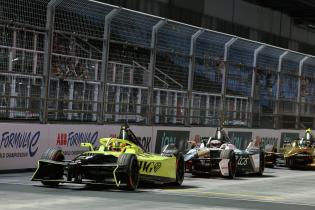 Jake Dennis (GBR) Andretti vor Mitch Evans (NZL) Jaguar während einer Startübung, 1. freies Training, FIA Formel E Weltmeisterschaft, Saison 12, London E- Prix, 14.08.2026,
3N2A6290Kopie.jpg Jake Dennis (GBR) Andretti vor Mitch Evans (NZL) Jaguar während einer Startübung, 1. freies Training, FIA Formel E Weltmeisterschaft, Saison 12, London E- Prix, 14.08.2026,
3N2A6290Kopie.jpg