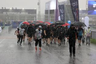 Teammitglieder aller Teams sowie der FE verlassen wegen Gewitter das Fahrerlager, FIA Formel E Weltmeisterschaft, Saison 12, Tokio E- Prix, 26.07.2026, Evakuierung
3N2A6542Kopie.jpg Teammitglieder aller Teams sowie der FE verlassen wegen Gewitter das Fahrerlager, FIA Formel E Weltmeisterschaft, Saison 12, Tokio E- Prix, 26.07.2026, Evakuierung
3N2A6542Kopie.jpg