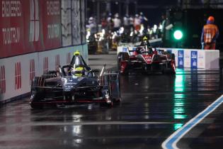 Oliver Rowland (GBR) Nissan, FIA Formel E Weltmeisterschaft, Saison 12, Tokio E- Prix, 24.07.2026, 1. freies Training
3N2A6782Kopie.jpg Oliver Rowland (GBR) Nissan, FIA Formel E Weltmeisterschaft, Saison 12, Tokio E- Prix, 24.07.2026, 1. freies Training
3N2A6782Kopie.jpg
