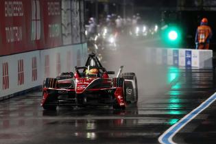 Edoardo Mortara (SUI) Mahindra, FIA Formel E Weltmeisterschaft, Saison 12, Tokio E- Prix, 24.07.2026, 1. freies Training
3N2A6820Kopie.jpg Edoardo Mortara (SUI) Mahindra, FIA Formel E Weltmeisterschaft, Saison 12, Tokio E- Prix, 24.07.2026, 1. freies Training
3N2A6820Kopie.jpg