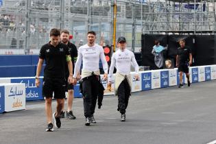 Teammitglieder, Edoardo Mortara (SUI) und Teamkollege Nyck de Vries (NED) beide Mahindra, Qualifiyng, FIA Formel E Weltmeisterschaft, Saison 12, Tokio E- Prix, 26.07.2026,
3N2A7141Kopie.jpg Teammitglieder, Edoardo Mortara (SUI) und Teamkollege Nyck de Vries (NED) beide Mahindra, Qualifiyng, FIA Formel E Weltmeisterschaft, Saison 12, Tokio E- Prix, 26.07.2026,
3N2A7141Kopie.jpg