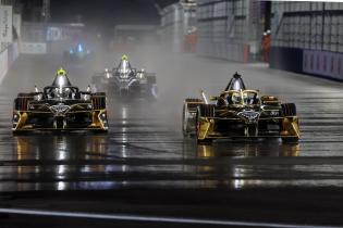 Maximilian Günther (GER) #7 und Taylor Barnard (GBR) #77 beide DS Penske, FIA Formel E Weltmeisterschaft, Saison 12, Tokio E- Prix, 24.07.2026, 1. freies Training
3N2A7162Kopie.jpg Maximilian Günther (GER) #7 und Taylor Barnard (GBR) #77 beide DS Penske, FIA Formel E Weltmeisterschaft, Saison 12, Tokio E- Prix, 24.07.2026, 1. freies Training
3N2A7162Kopie.jpg