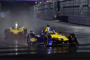 Zane Malony (BAR) und Teamkollege Lucas di Grassi (BRA) beide Lola- Yamaha, FIA Formel E Weltmeisterschaft, Saison 12, Tokio E- Prix, 24.07.2026, 1. freies Training
3N2A7238Kopie.jpg Zane Malony (BAR) und Teamkollege Lucas di Grassi (BRA) beide Lola- Yamaha, FIA Formel E Weltmeisterschaft, Saison 12, Tokio E- Prix, 24.07.2026, 1. freies Training
3N2A7238Kopie.jpg