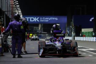 Pascal Wehrlein (GER) Porsche bei einem Schnellladestop in der Boxengasse, FIA Formel E Weltmeisterschaft, Saison 12, Tokio E- Prix, 24.07.2026, 1. freies Training
3N2A8201Kopie.jpg