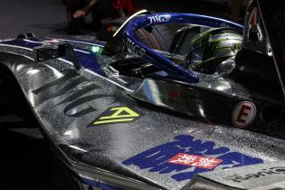 Glitzerefeckt durch Regentropfen enstehene Reflextionen auf  Jake Dennis (GBR) Andretti FE Gen3 Evo Rennwagen, FIA Formel E Weltmeisterschaft, Saison 12, Tokio E- Prix, 24.07.2026, 1. freies Training
3N2A9362Kopie.jpg