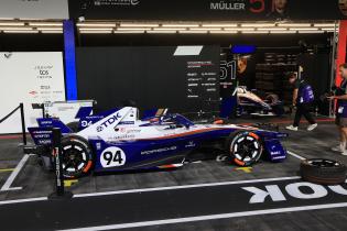 Pascals Wehrleins Porsche 99x Eletric in spezieller Livery an der Schnellladepsotion in der Boxengasse, FIA Formel E Weltmeisterschaft, Saison 12, London E- Prix, 14.08.2026,
994A2463Kopie.jpg Pascals Wehrleins Porsche 99x Eletric in spezieller Livery an der Schnellladepsotion in der Boxengasse, FIA Formel E Weltmeisterschaft, Saison 12, London E- Prix, 14.08.2026,
994A2463Kopie.jpg
