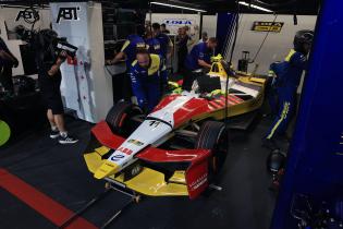 Lucas di Grassis Lola- Yamaha mit einer speziellen Livery zum Ende seiner Karriere 1. freies Training, FIA Formel E Weltmeisterschaft, Saison 12, London E- Prix, 14.08.2026,
994A2846Kopie.jpg Lucas di Grassis Lola- Yamaha mit einer speziellen Livery zum Ende seiner Karriere 1. freies Training, FIA Formel E Weltmeisterschaft, Saison 12, London E- Prix, 14.08.2026,
994A2846Kopie.jpg