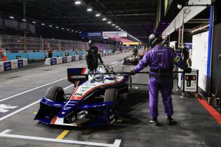 Pascal Wehrlein (GER) Porsche #94 und Antonio felix da Costa (POR) Jaguar beim Schnellladestop, Rennen 1, FIA Formel E Weltmeisterschaft, Saison 12, London E- Prix, 15.08.2026, Excel Exibition Centre
994A3448Kopie.jpg