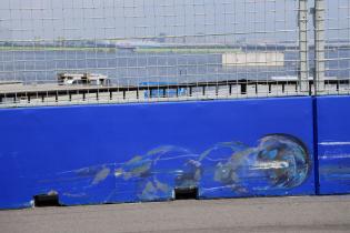 Mauerabdruck von Felipe Drugovichs Andretti Gen3 Evo Rennwagen nach seinem Unfall an der Rennstrecke, FIA Formel E Weltmeisterschaft, Saison 12, Tokio E- Prix, 25.07.2026, 2. freies Training, Rote Flagge.
994A9289Kopie.jpg