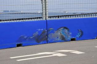 Mauerabdruck von Felipe Drugovichs Einschlag mit dem Andretti Gen3 Evo Rennwagen, Unfall an der Rennstrecke, FIA Formel E Weltmeisterschaft, Saison 12, Tokio E- Prix, 25.07.2026, 2. freies Training, Rote Flagge.
994A9298Kopie.jpg