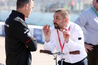 Marek Hanaczewski (POL) FIA FE Rennleiter, Boxengasse,, FIA Formel E Weltmeisterschaft Saison 12, Berlin E- Prix, 01.05.2026, Flughafen Tempelhof, FE, Elektromotorsport
E-PrixinBerlin2026_019.jpg