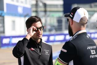 Mitch Evans (NZL) Jaguar richtet sich seine Brille, Boxengasse, FIA Formel E Weltmeisterschaft Saison 12, Berlin E- Prix, 01.05.2026, Flughafen Tempelhof, FE, Elektromotorsport, VIP
E-PrixinBerlin2026_021.jpg