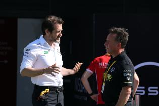 Tommaso Volpe (ITA) Nissan Teamchef und Roger Griffiths (GBR) Teamchef Andretti FE, FIA Formel E Weltmeisterschaft Saison 12, Berlin E- Prix, 01.05.2026, Flughafen Tempelhof, FE, Elektromotorsport
E-PrixinBerlin2026_030.jpg