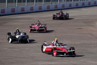 Oliver Rowland (GBR) Nissan, Antonio Felix da Costa (POR) Jaguar, Norman Nato (FRA) Nissan und Edoardo Mortara (SUI) Mahindra, freies Training, FIA Formel E Weltmeisterschaft Saison 12, Berlin E- Prix, 02.05.2026, Flughafen Tempelhof, FE, Elektromotorsport
E-PrixinBerlin2026_048.jpg