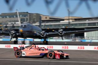 Pascal Wehrlein (GER) Porsche 99x Electric #94 im 