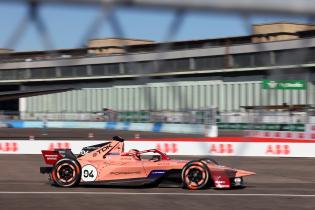Pascal Wehrlein (GER) Porsche 99x Electric #94 im 