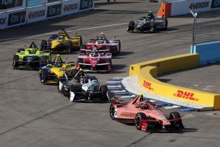 Nico Mueller (SUI)  Porsche, Rennen 2, Rennen 2, FIA Formel E Weltmeisterschaft Saison 12, Berlin E- Prix, 03.05.2026, Flughafen Tempelhof, FE, Elektromotorsport
E-PrixinBerlin2026_059.jpg